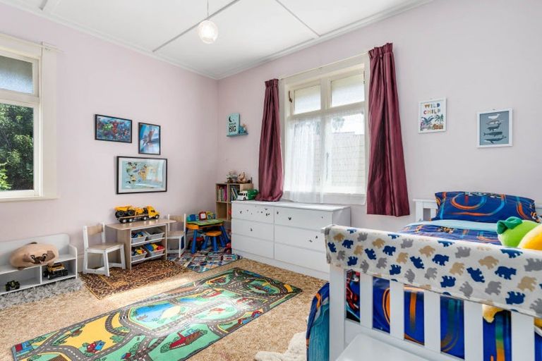 Photo of property in 6 Ross Street, Marton, 4710