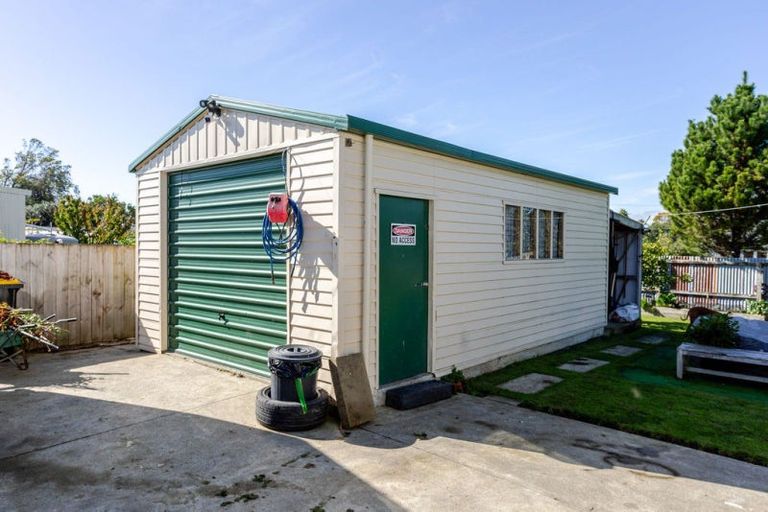 Photo of property in 28 Fox Street, Woodville, 4920