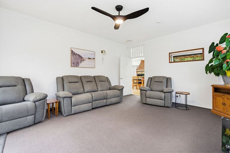 Photo of property in 6 Hull Road, Waiuku, 2123