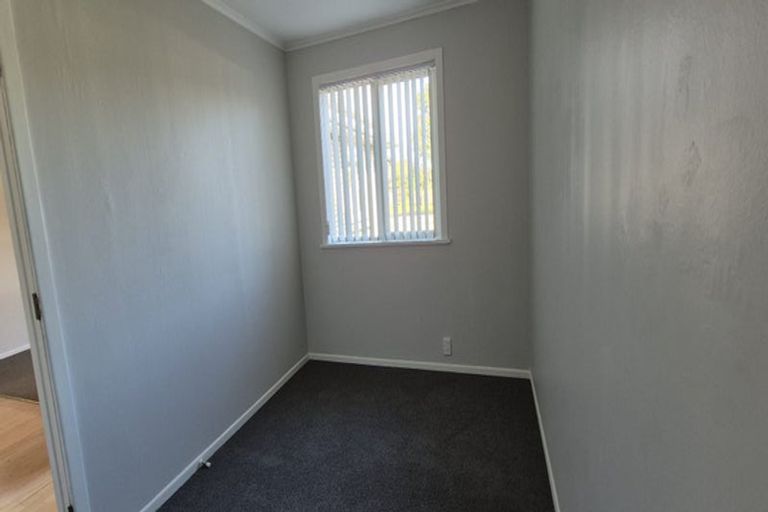 Photo of property in 26 Rewarewa Road, Te Atatu Peninsula, Auckland, 0610