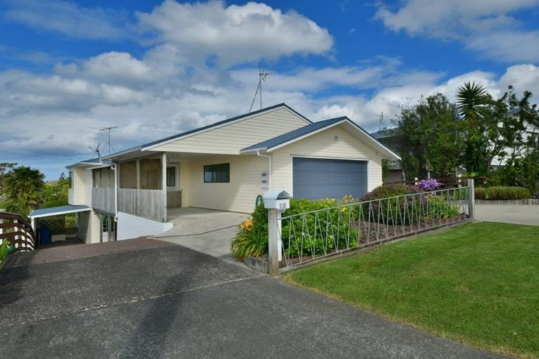 Photo of property in 19 Moffat Road, Red Beach, 0932