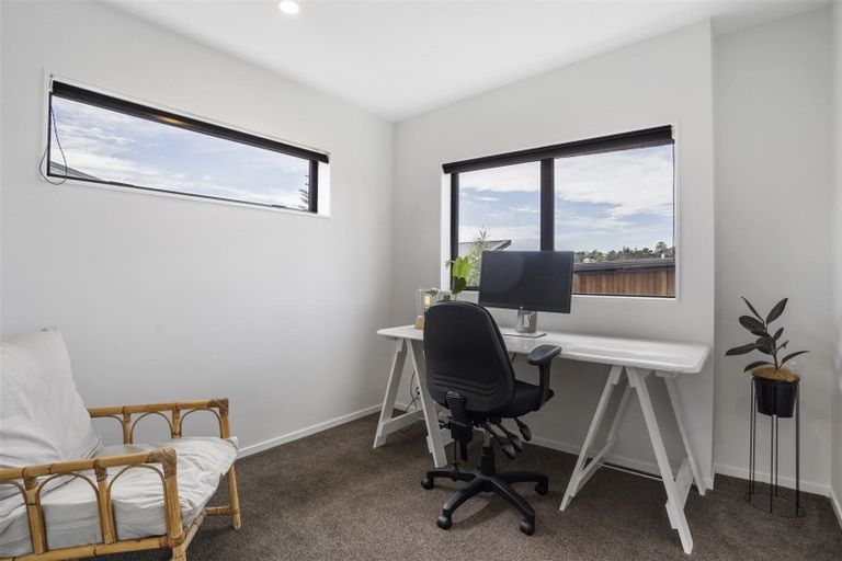 Photo of property in 21d Chippendale Crescent, Birkdale, Auckland, 0626