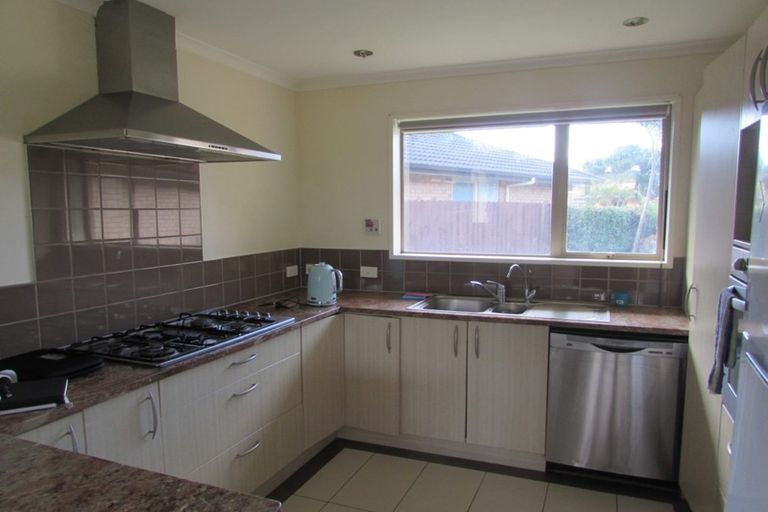 Photo of property in 60 South Kensington Way, Henderson, Auckland, 0612