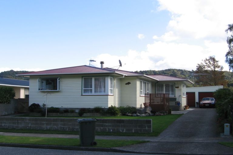 Photo of property in 11 Mataura Grove, Wainuiomata, Lower Hutt, 5014