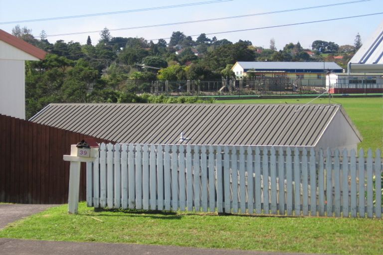 Photo of property in 41 Meadowvale Rise, Titirangi, Auckland, 0604