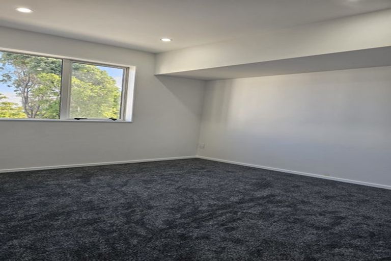 Photo of property in 12f Minaret Drive, Bucklands Beach, Auckland, 2014
