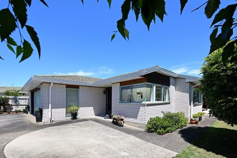 Photo of property in 2/22 Septimus Place, Henderson, Auckland, 0612