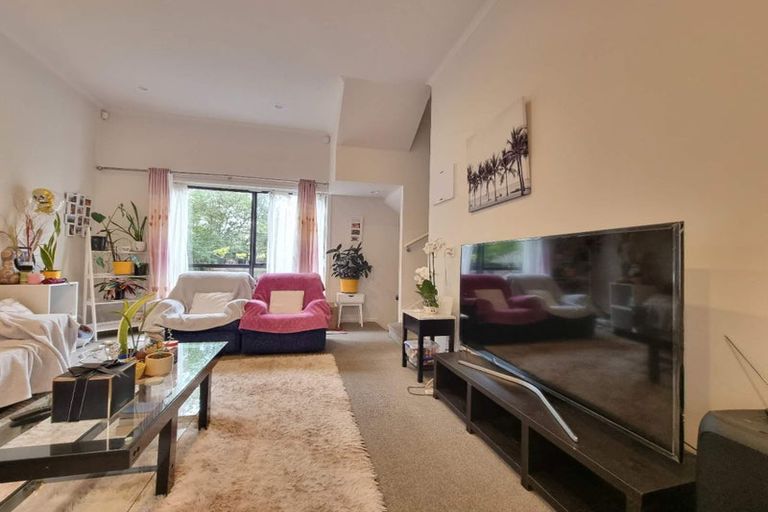 Photo of property in 11/2 Swan Hill Drive, Glen Eden, Auckland, 0602