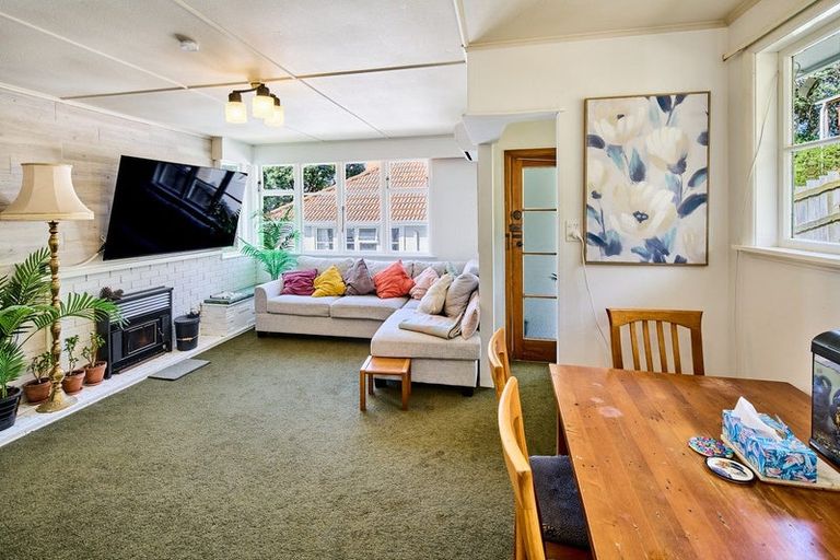 Photo of property in 19 Franklyn Road, Tawa, Wellington, 5028