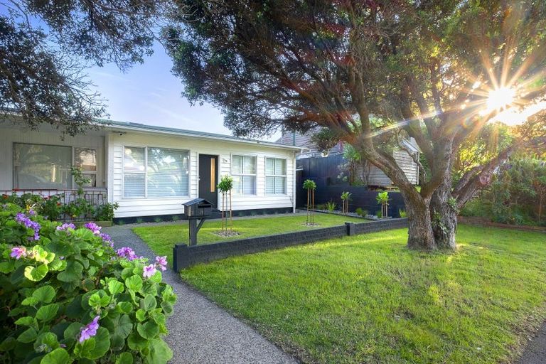 Photo of property in 2/19 Burnham Street, Seatoun, Wellington, 6022