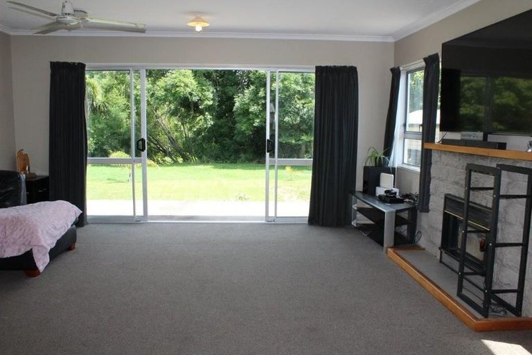 Photo of property in 15 Feary Crescent, Takaka, 7110