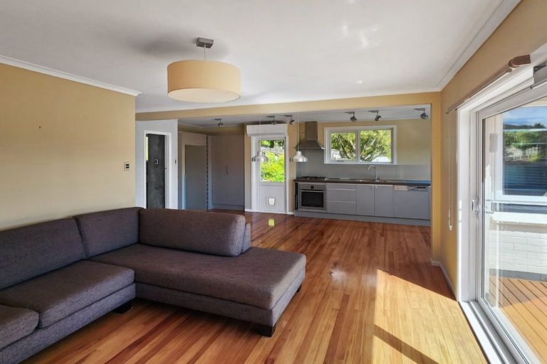 Photo of property in 35 Poto Road, Normandale, Lower Hutt, 5010