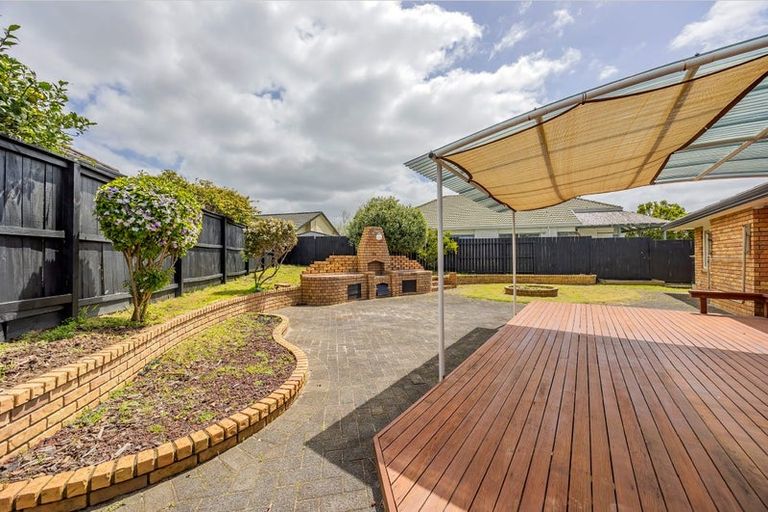 Photo of property in 21 Suncrest Drive, West Harbour, Auckland, 0618