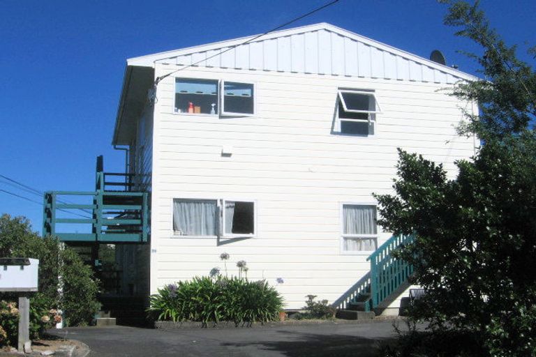 Photo of property in 1/74 Creswick Terrace, Northland, Wellington, 6012