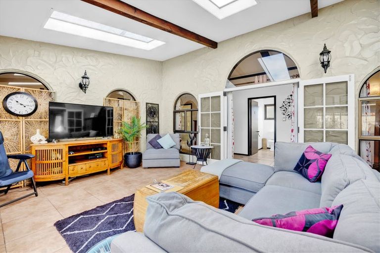 Photo of property in 15 Kowhai Street, Hawera, 4610