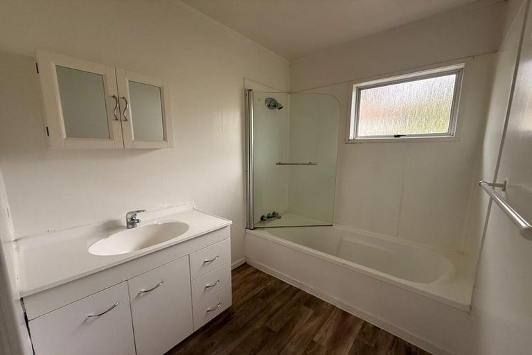 Photo of property in 223 Beach Haven Road, Beach Haven, Auckland, 0626