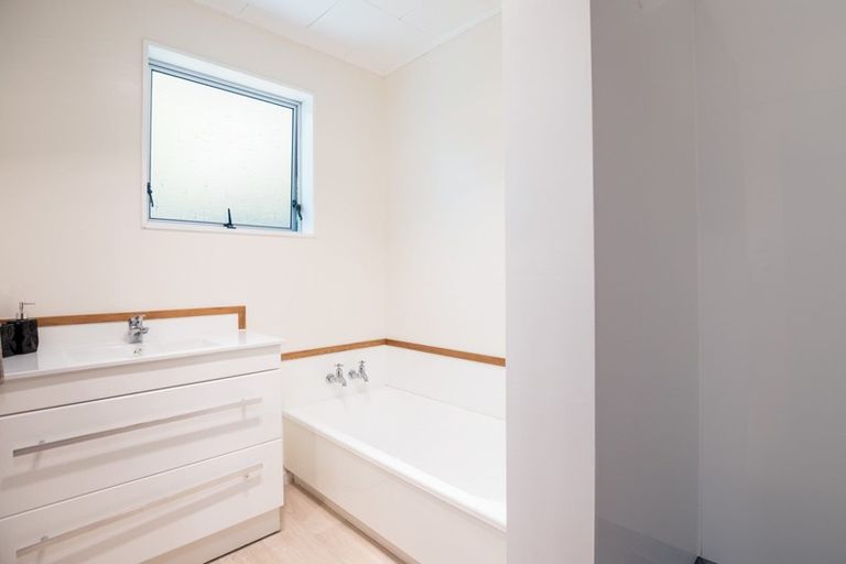 Photo of property in 2 Waterloo Place, Westown, New Plymouth, 4310