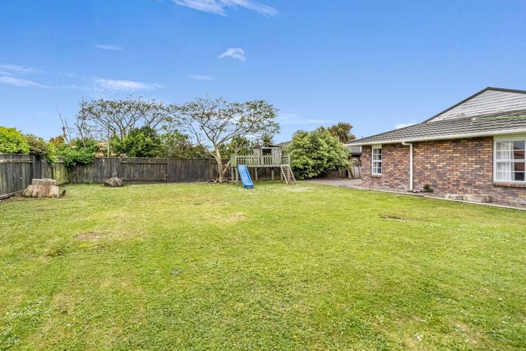 Photo of property in 16 Rosebank Avenue, Kelvin Grove, Palmerston North, 4414