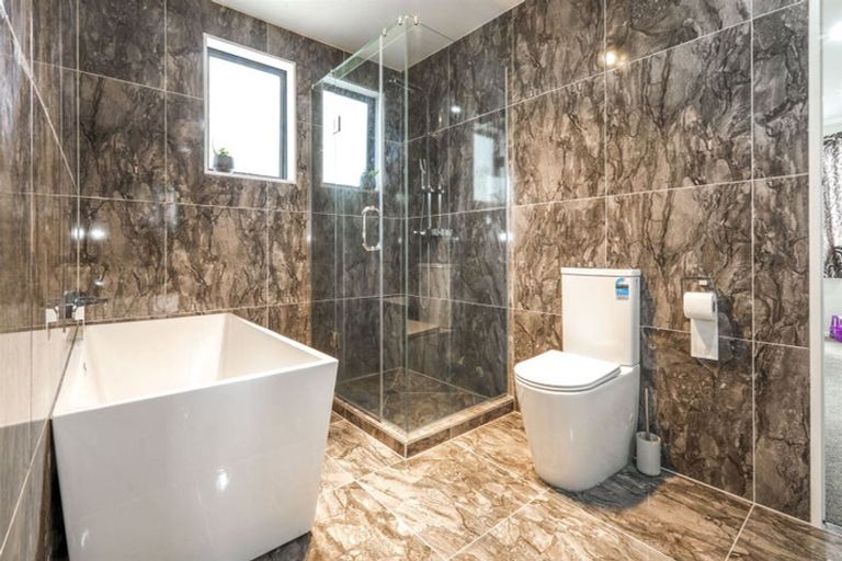 Photo of property in 32 Cooladawson Drive, Flat Bush, Auckland, 2019