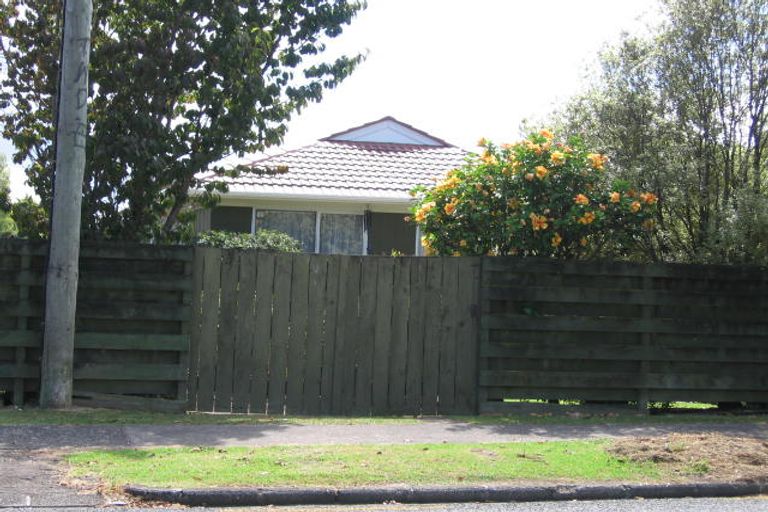 Photo of property in 4/133 Hutchinson Avenue, New Lynn, Auckland, 0600