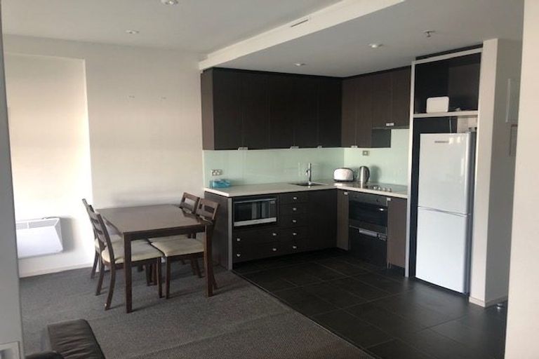 Photo of property in Summit Apartments, 2/184 Molesworth Street, Thorndon, Wellington, 6011