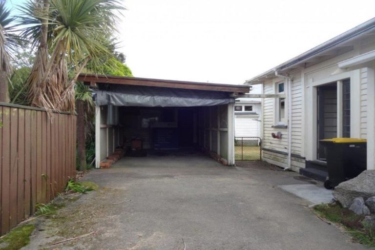 Photo of property in 90 Russell Street, Westport, 7825