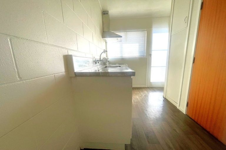 Photo of property in 4/318 Te Atatu Road, Te Atatu South, Auckland, 0610