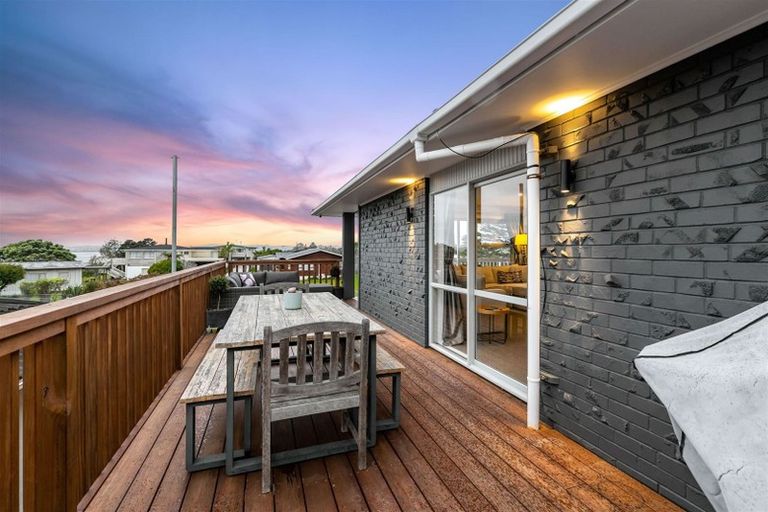 Photo of property in 22 Realm Place, Massey, Auckland, 0614
