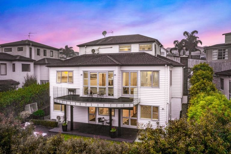 Photo of property in 8 Oak View Terrace, Schnapper Rock, Auckland, 0632