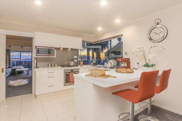 Photo of property in 83 Kakariki Grove, Waikanae, 5036