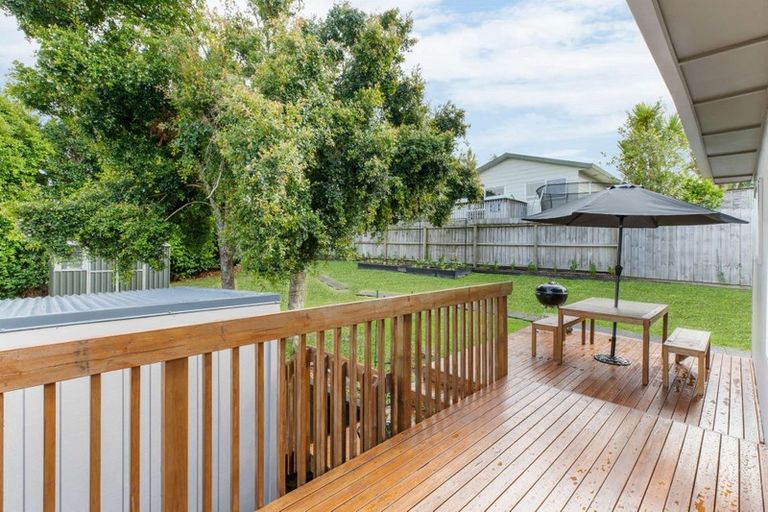 Photo of property in 1/7 Neptune Avenue, Beach Haven, Auckland, 0626