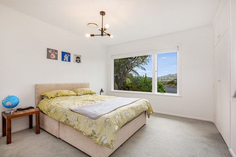 Photo of property in 48 Homewood Crescent, Karori, Wellington, 6012