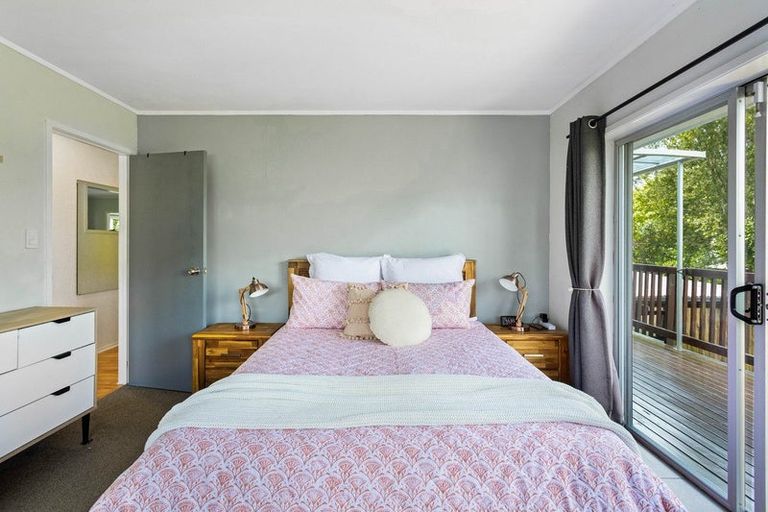 Photo of property in 22 John Road, Stanmore Bay, Whangaparaoa, 0932