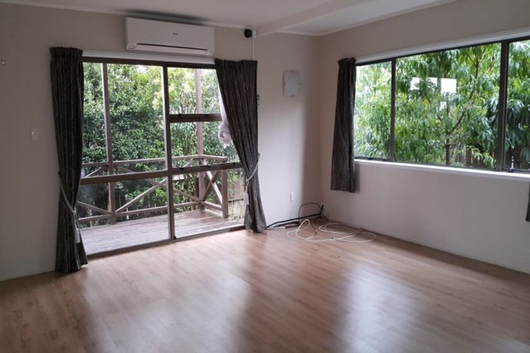 Photo of property in 3/11 Hall Road, Glenfield, Auckland, 0629