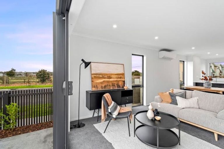 Photo of property in 1 Paapaakiri Loop, Takanini, 2112