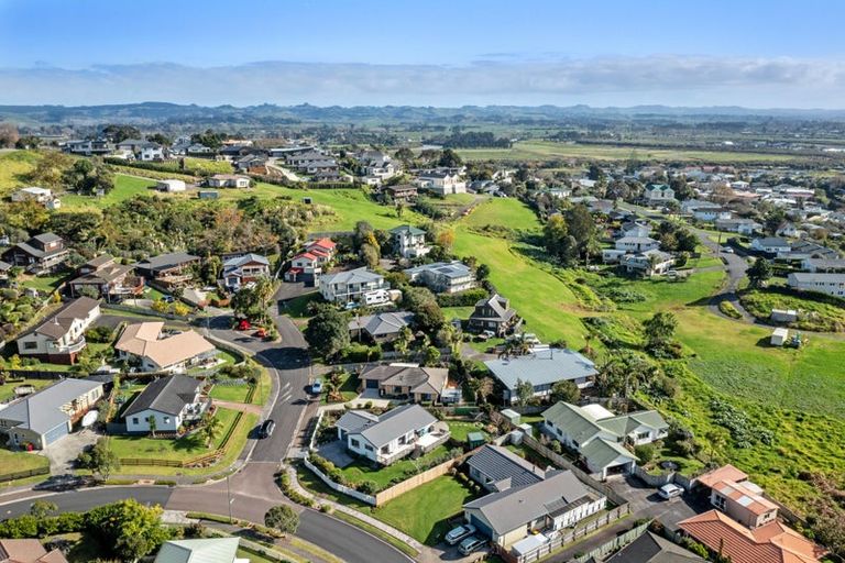 Photo of property in 2 Kassa Rise, Helensville, 0800