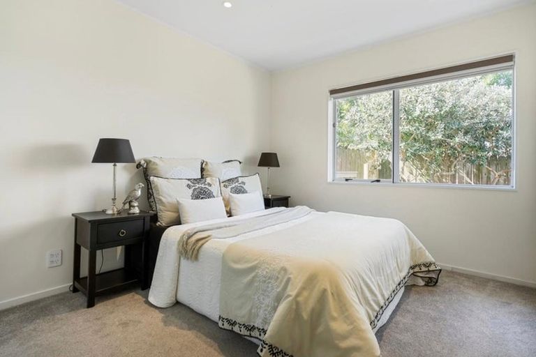 Photo of property in 16 Whitford Road, Howick, Auckland, 2014