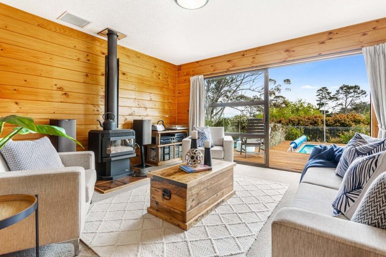Photo of property in 8 Buckleys Track, Paremoremo, Auckland, 0632