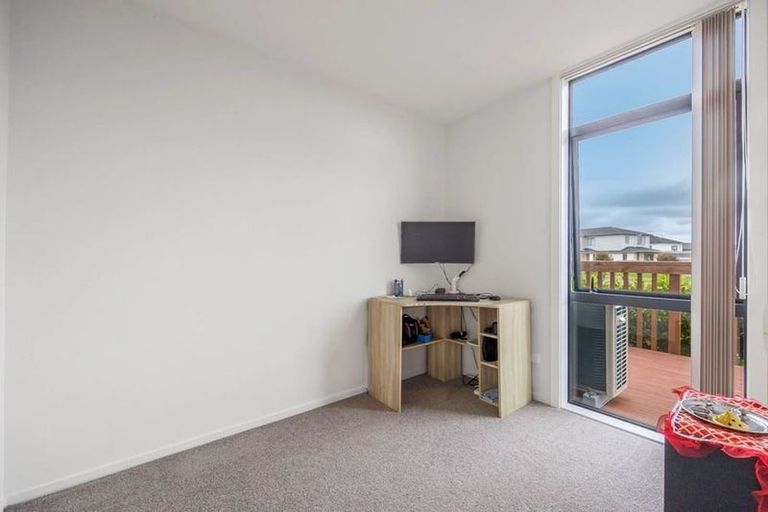 Photo of property in 3 Kapuarangi Lane, Papakura, 2110