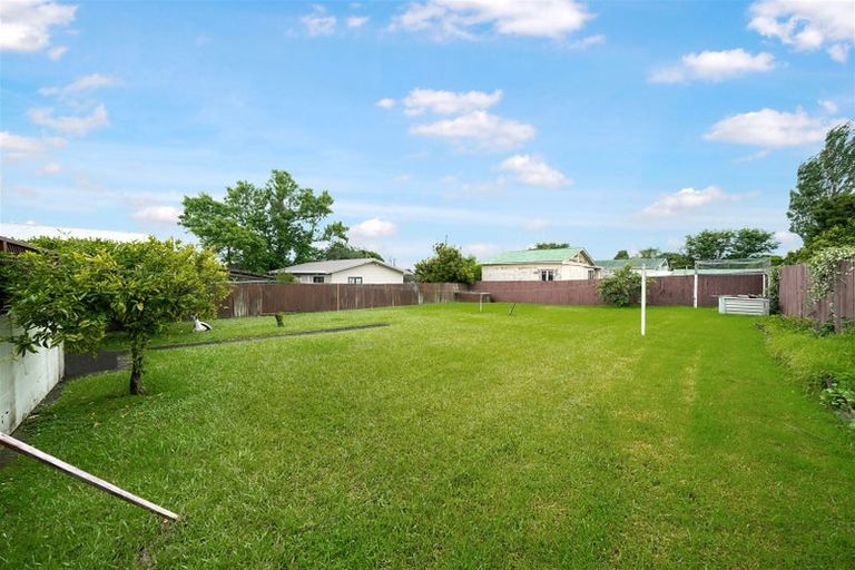 Photo of property in 81 Lynwood Road, New Lynn, Auckland, 0600