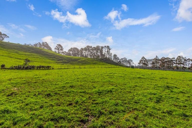 Photo of property in 276 Taiapa Road, Muriwai, 0881