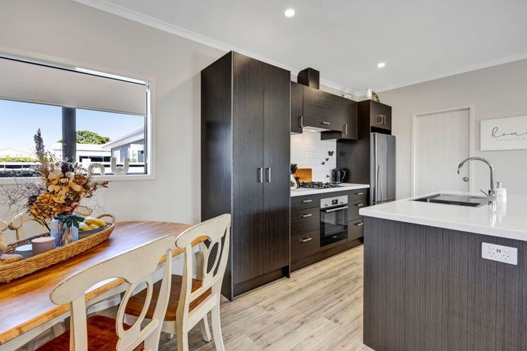 Photo of property in 24f Maire Street, Inglewood, 4330