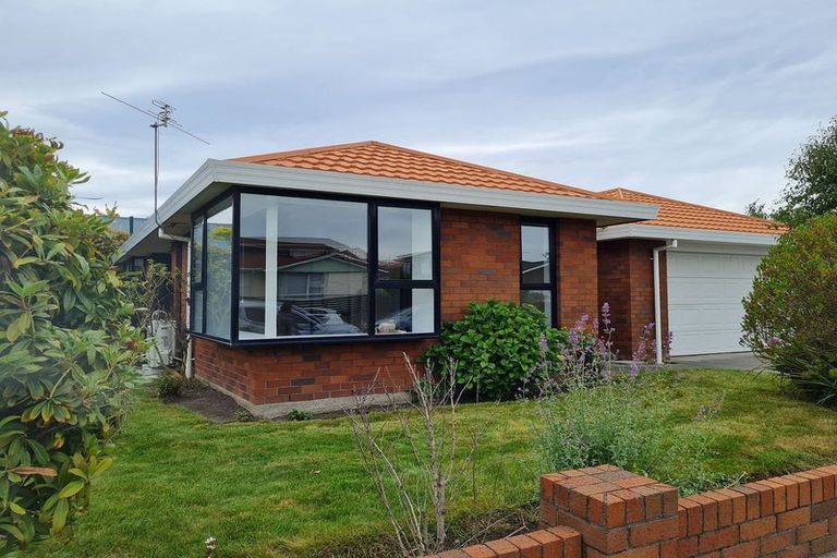 Photo of property in 2/1 Apollo Place, Papanui, Christchurch, 8052