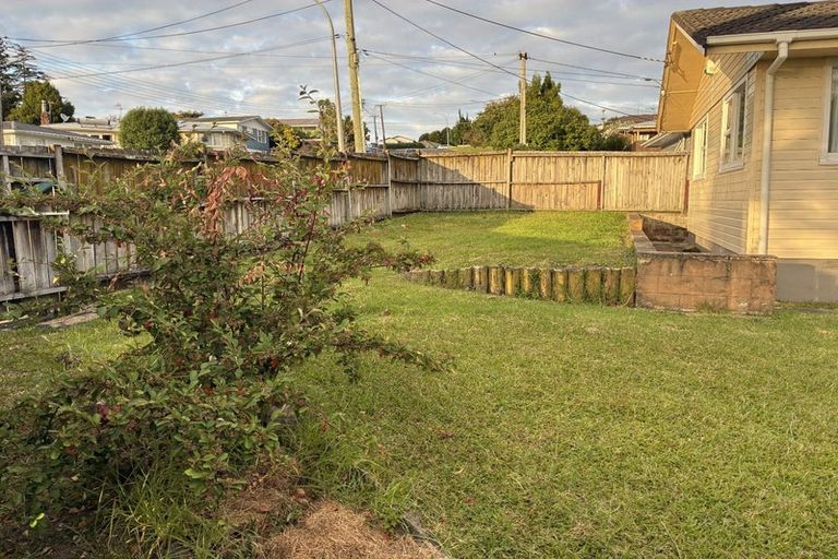Photo of property in 14 Helena Street, Massey, Auckland, 0614