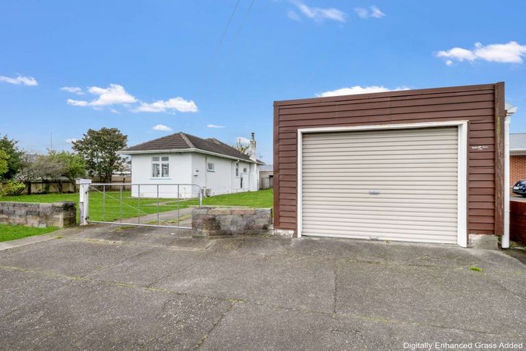 Photo of property in 104 Bartholomew Road, Levin, 5510