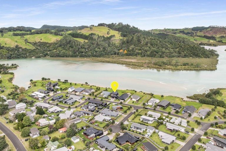 Photo of property in 18 Admiral Drive, Cooks Beach, Whitianga, 3591