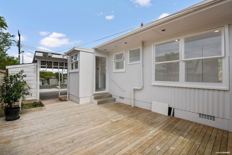 Photo of property in 11 Tonkin Drive, Sunnynook, Auckland, 0620