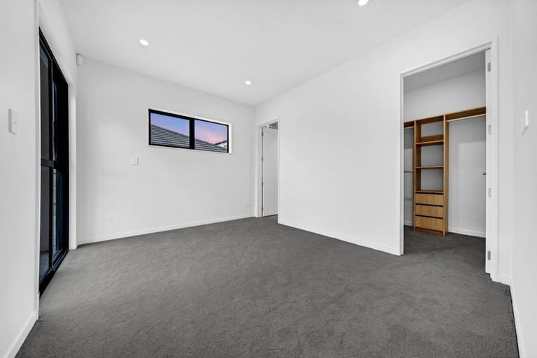 Photo of property in 28 Korowhiti Road, Clarks Beach, 2122