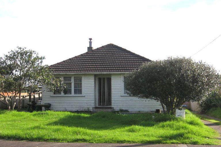 Photo of property in 1/121 Matipo Road, Te Atatu Peninsula, Auckland, 0610