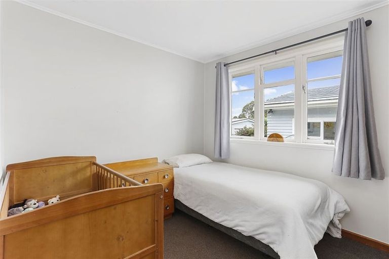 Photo of property in 2b Springbank Lane, Te Atatu Peninsula, Auckland, 0610